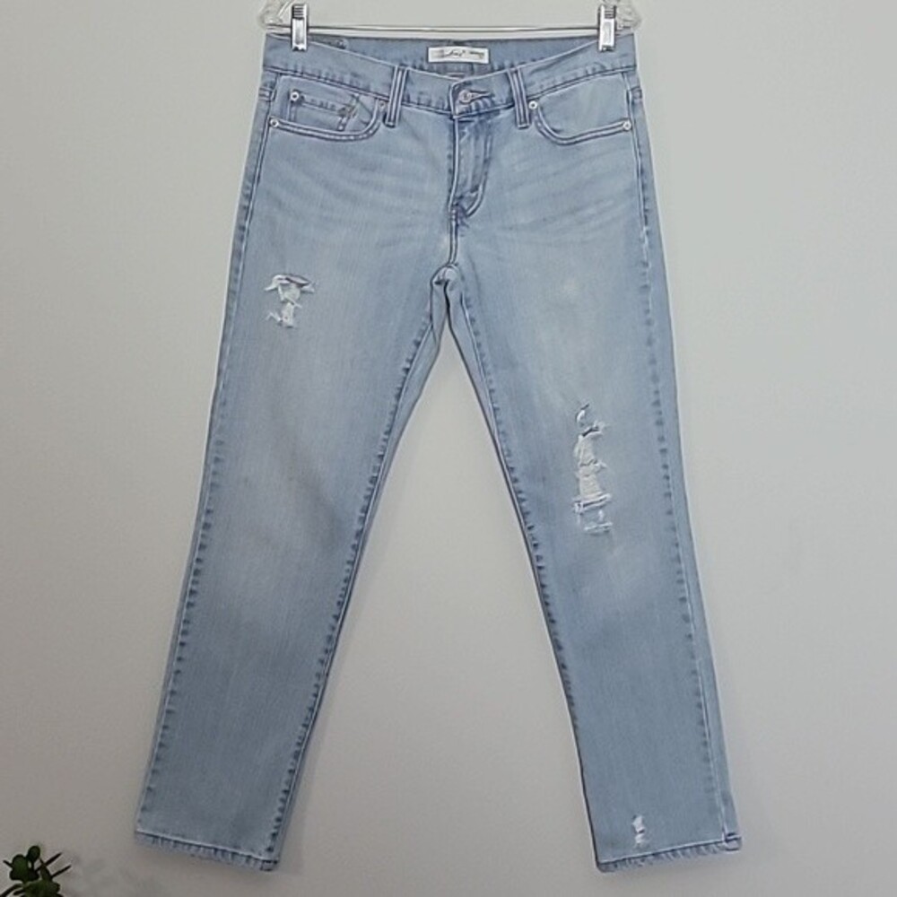 Levi's light wash distressed boyfriend jean Sz 3